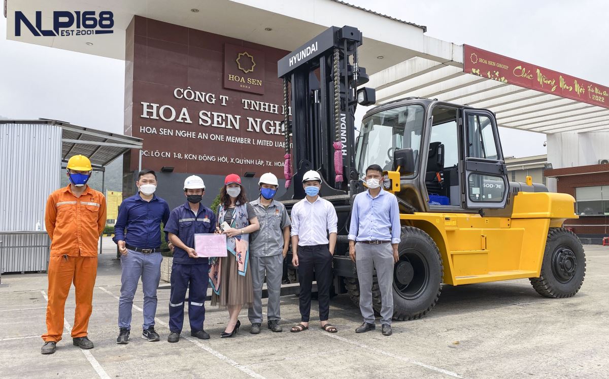 Nhà máy Tôn Hoa Sen - Nghệ An nhận bàn giao xe 16 tấn Hyundai